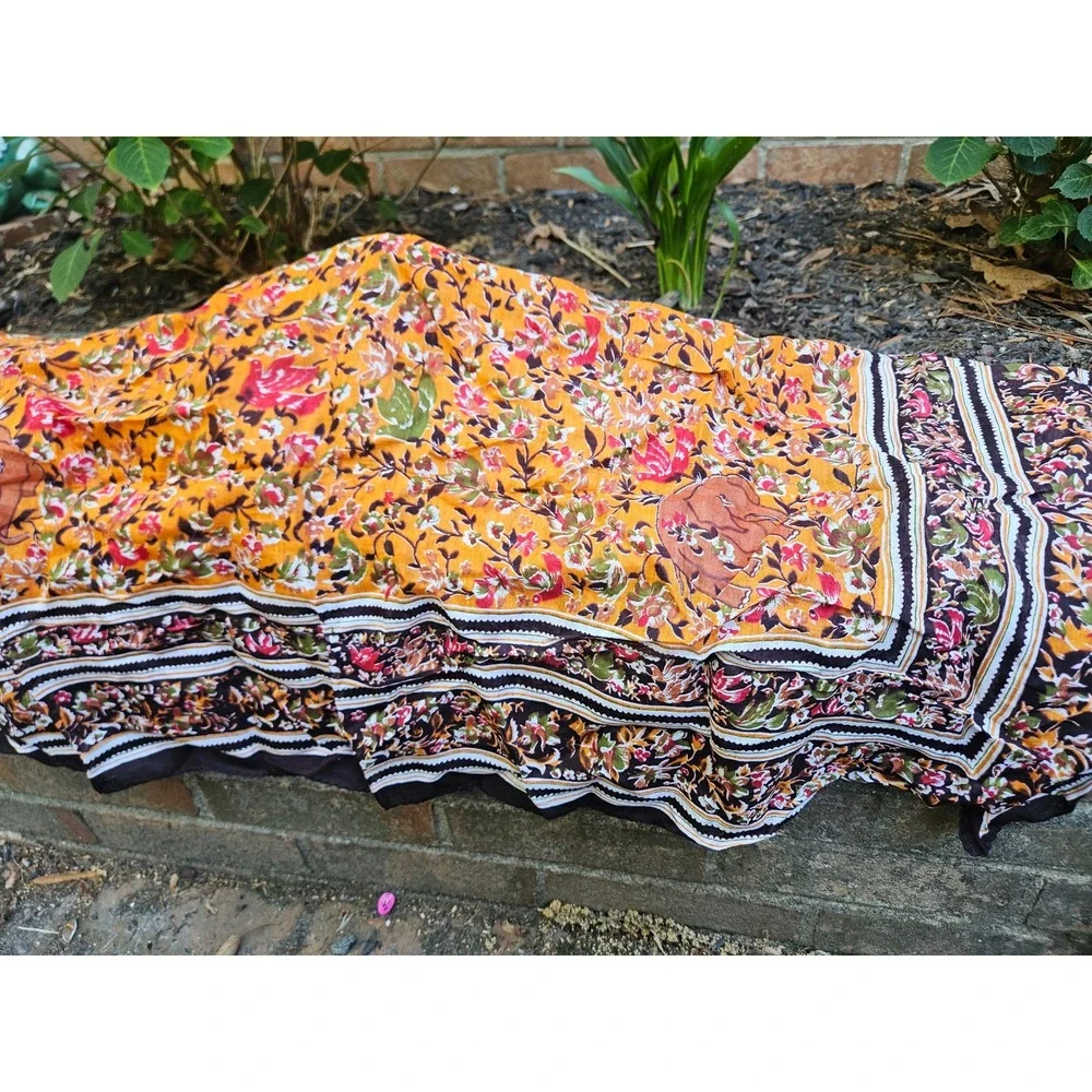 Vintage Handwoven 100% Silk Scarf, Made in India 40" x 40" - Picture 6 of 9